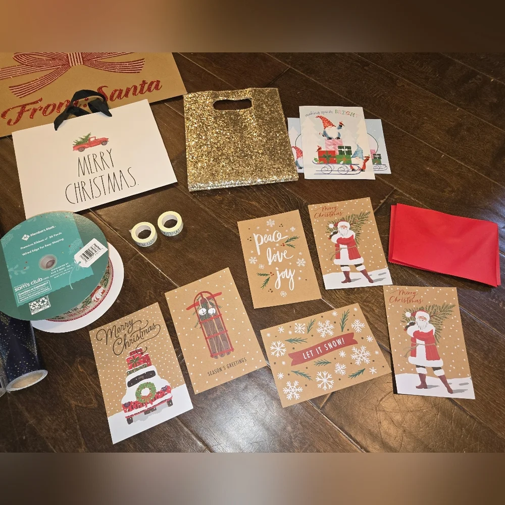 26 Piece Festive Christmas Gift Wrapping Set with Bags and Bows